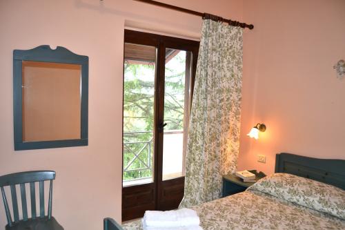 12211_camera_fara_del_falco