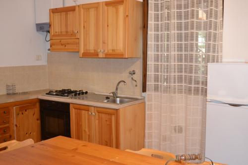 5_soggiorno_cucina_trilo_fara_del_falco